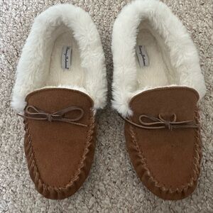 Tommy Bahama Moccasin-Style Slippers | Rubber Sole | Size 7